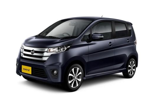 Nissan mujer japon 2