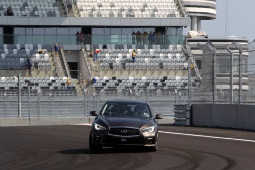 Infiniti Q50 - Vettel 3