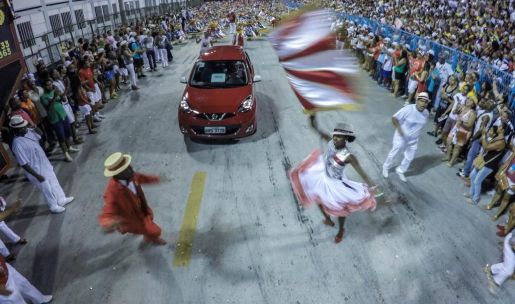 Nissan Carnaval 2016 2
