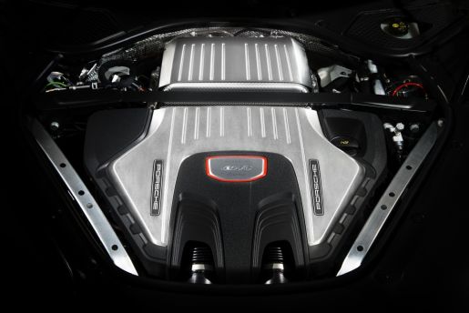 Porsche Motor V8 Biturbo 1