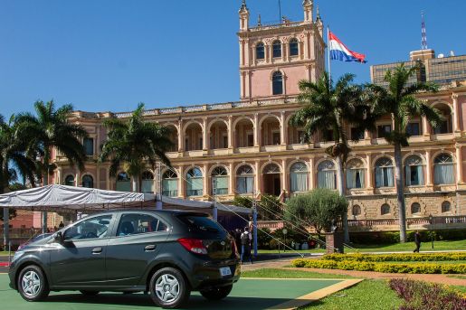 Chevrolet Onix Joy Py 4