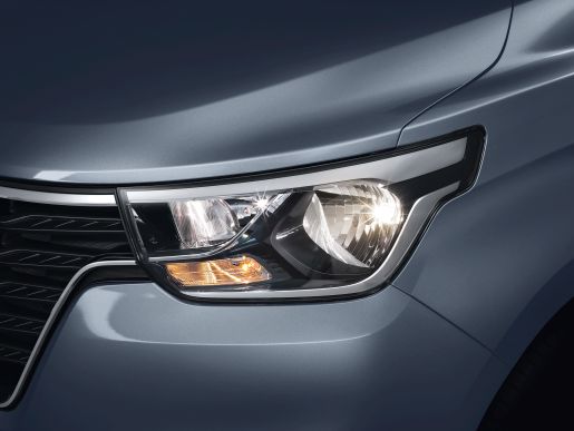 TQ PE H1 2018 GEN LHD FEATURE HEADLAMPS
