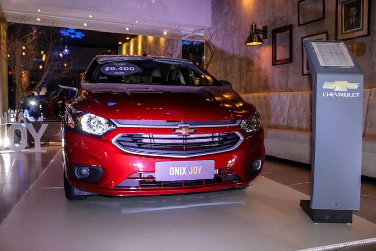 Chevrolet Onix Joy 2020 07
